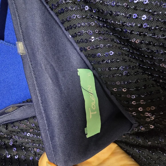 Elegant Navy Blue Off-Shoulder Evening Gown - Picture 5 of 5